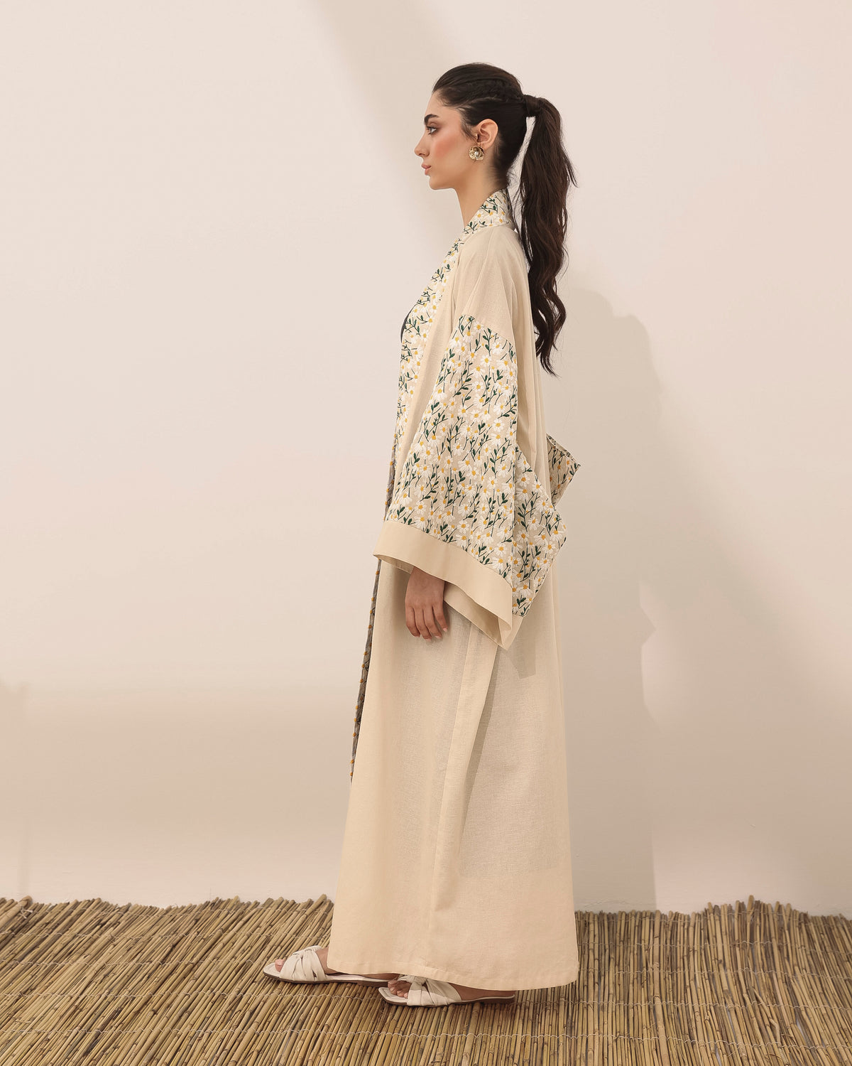 Kimono style linen abaya with daisy embroidered flowers