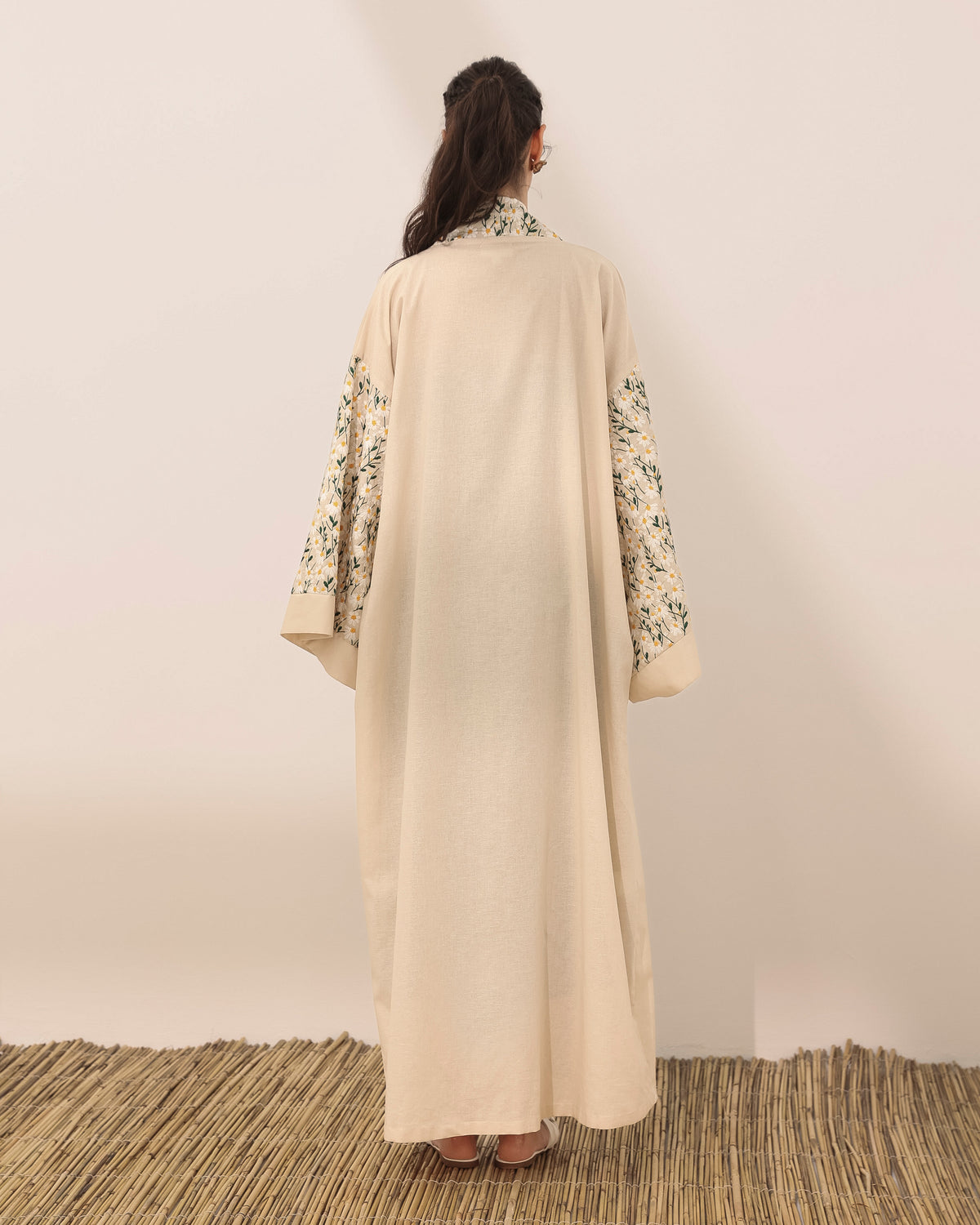 Kimono style linen abaya with daisy embroidered flowers