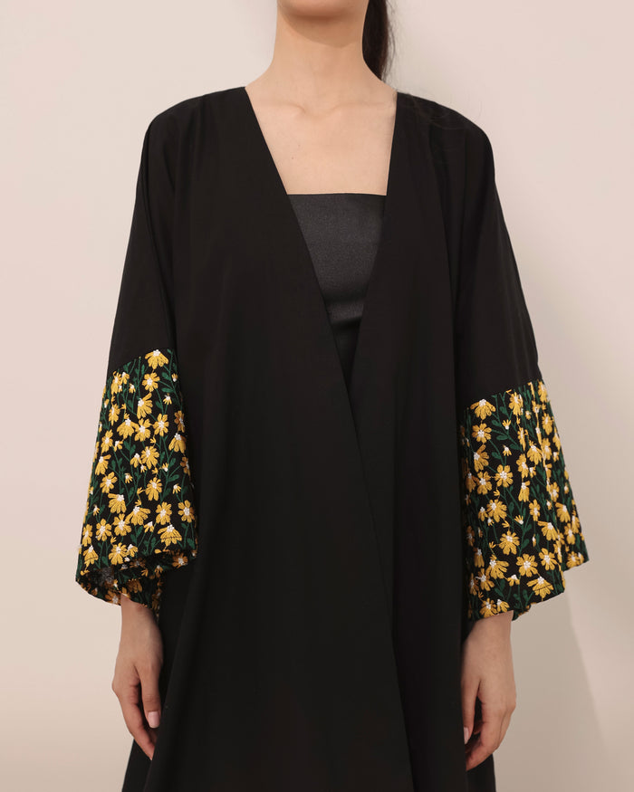Semi mariposa linen abaya with embroidered daisy flowers cuff
