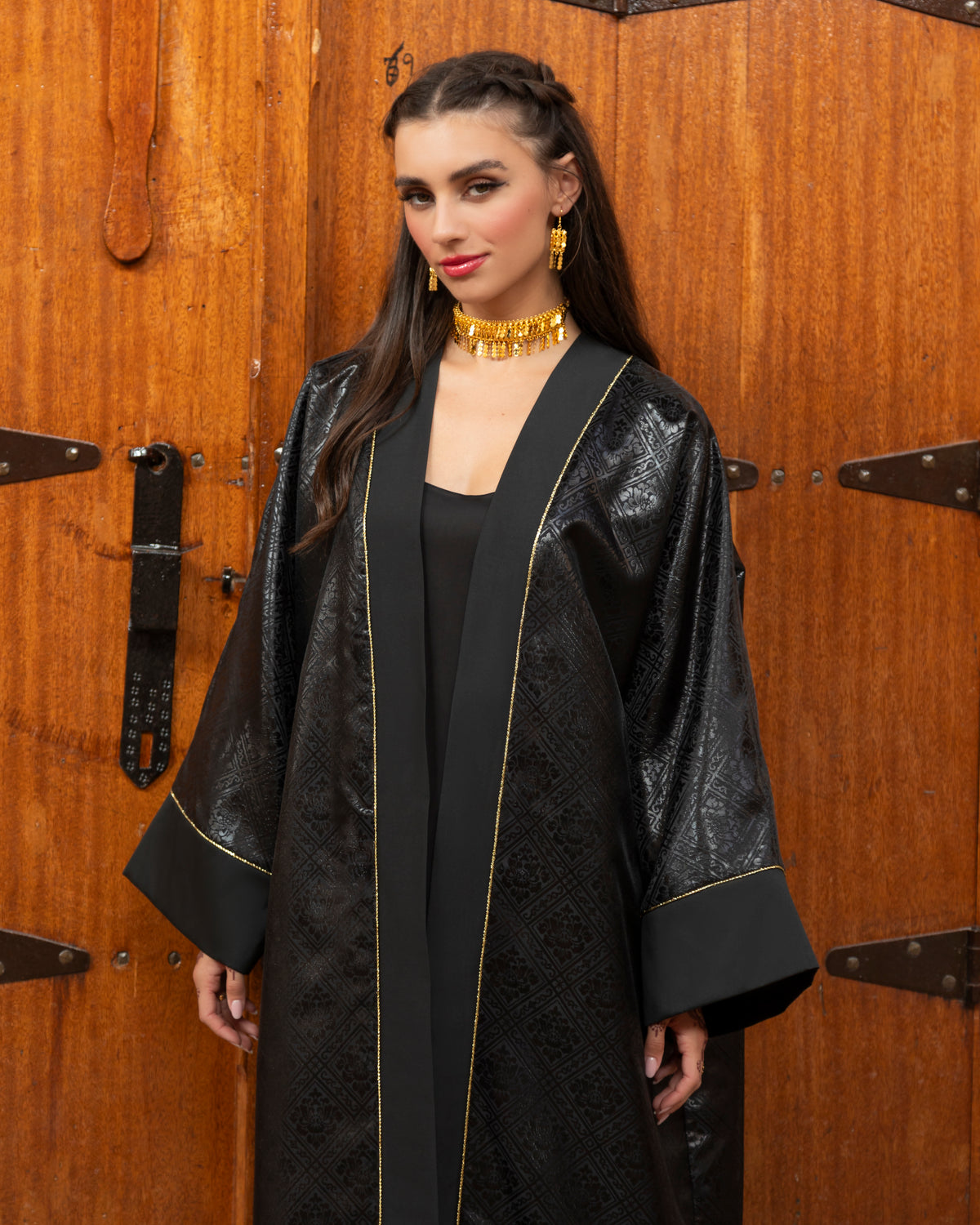 Shiny jacquard abaya with tafetta cuff and edges