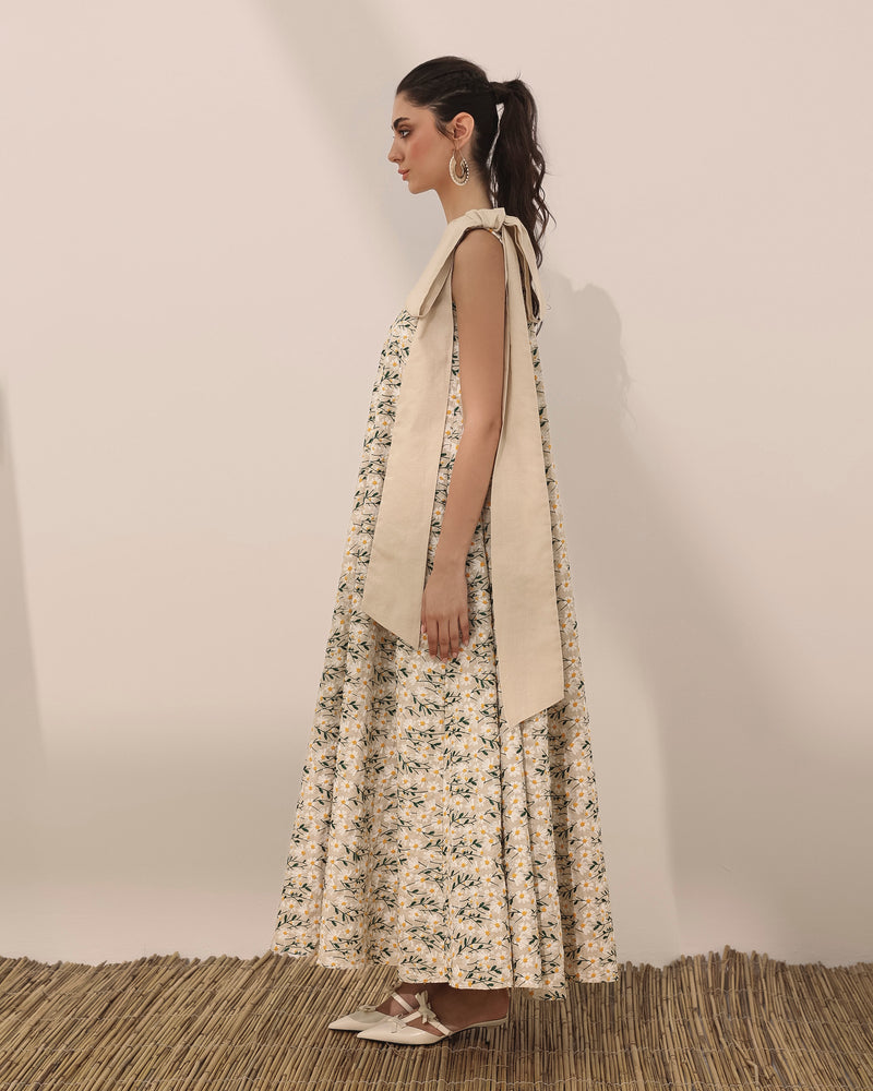 One shoulder flowy dress in linen with embroidered daisy flowers