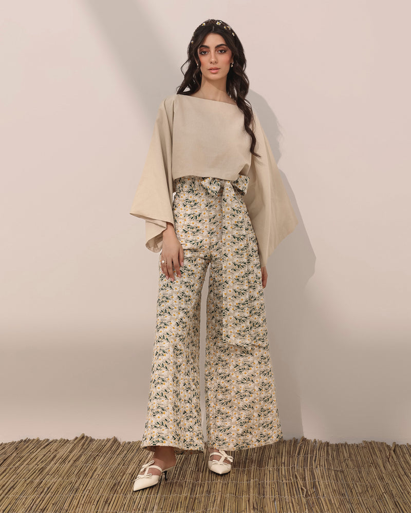 Cropped plain linen top with boat neck and wide sleeves