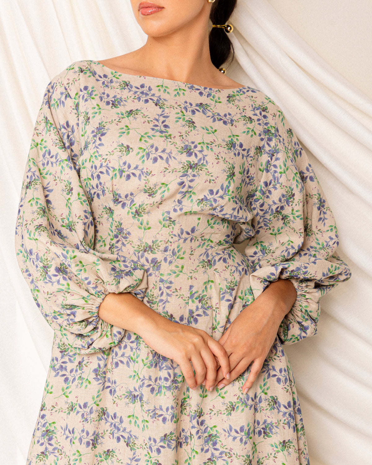 Printed linen dress with cinched waist and adjustable belt