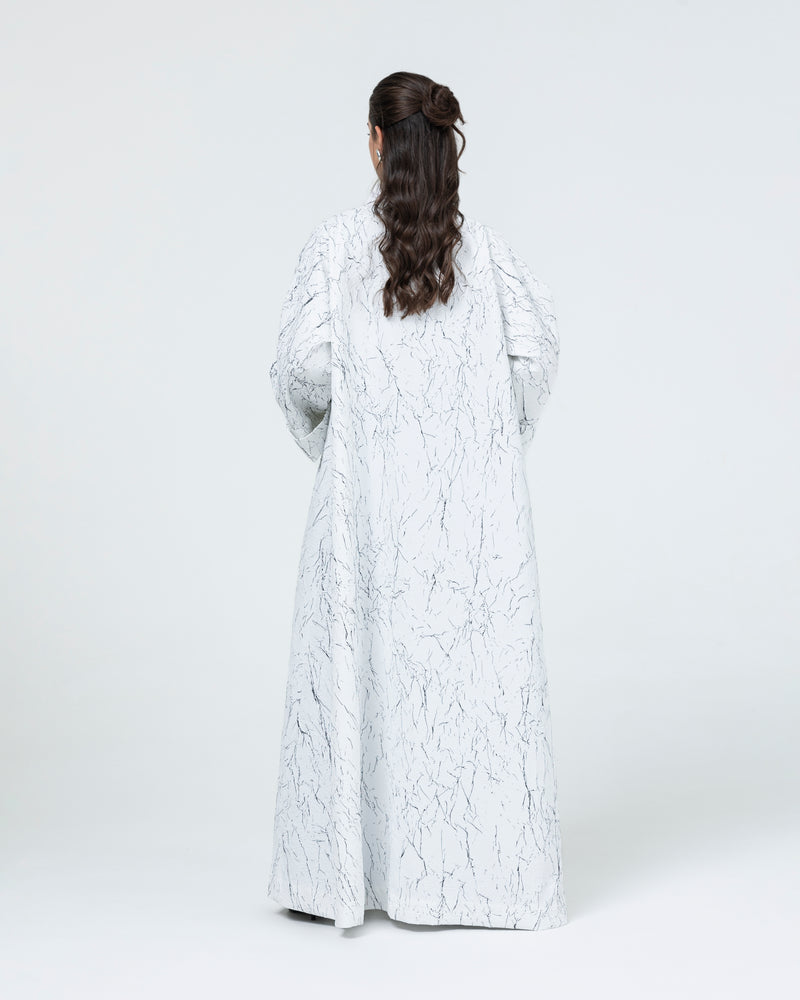 Classic abaya with folded sleeve cuff in crushed two toned light fabric