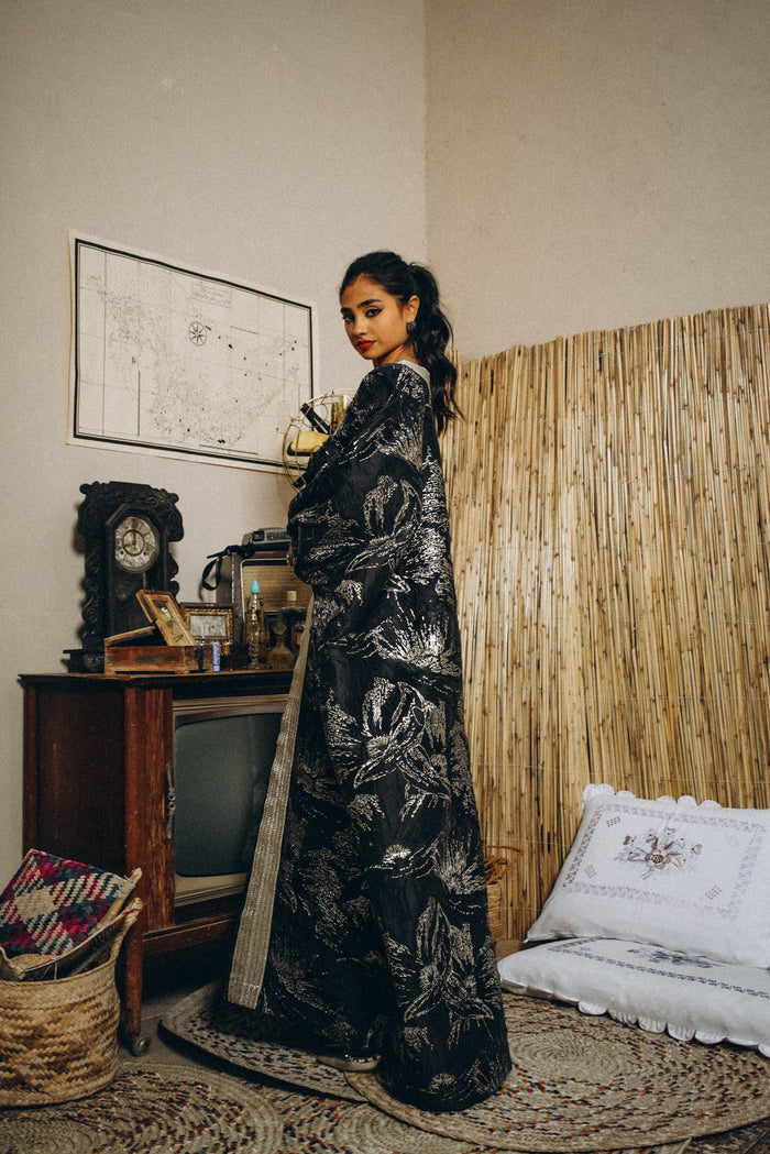 Kaftan in gold metallic jacquard in black