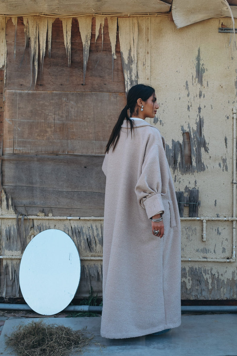 Silk wool blend abaya with classic lapel puffed sleeve with wide sleeve cut