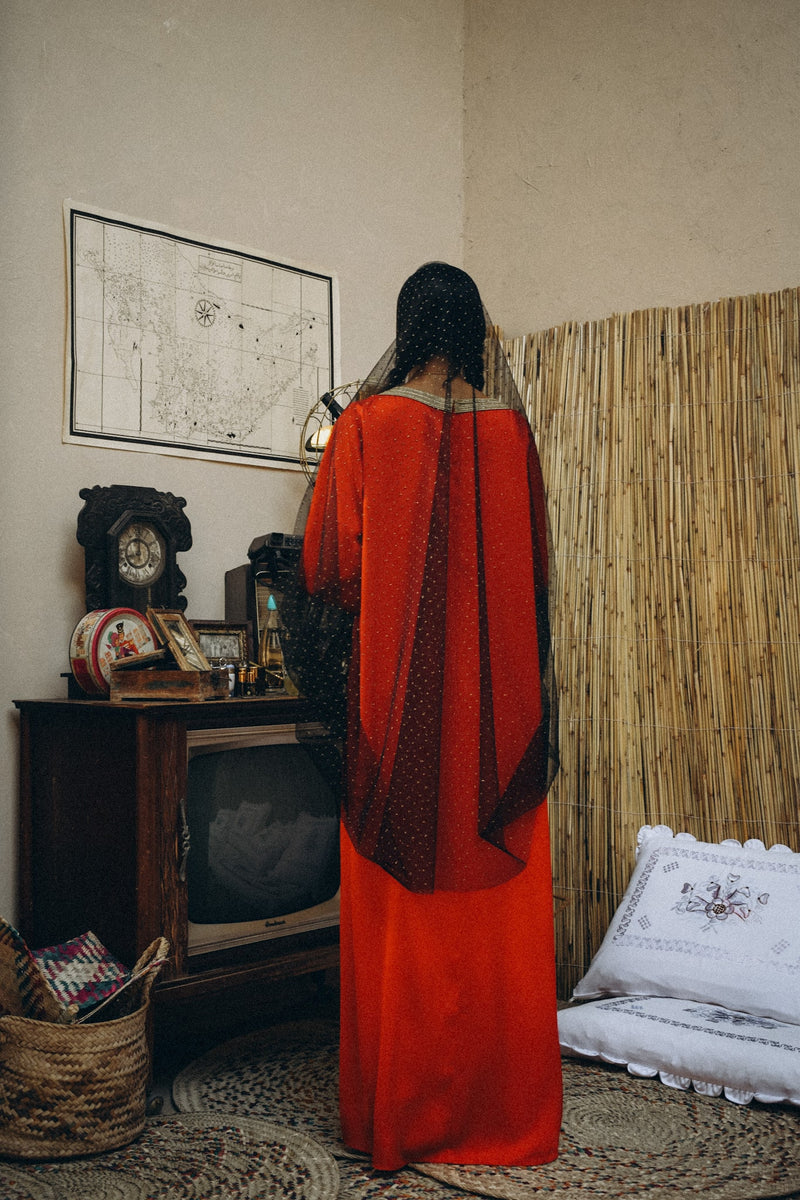 Traditional kaftan in silk with semi puffed sleeve with trimmings in cuff and neckline