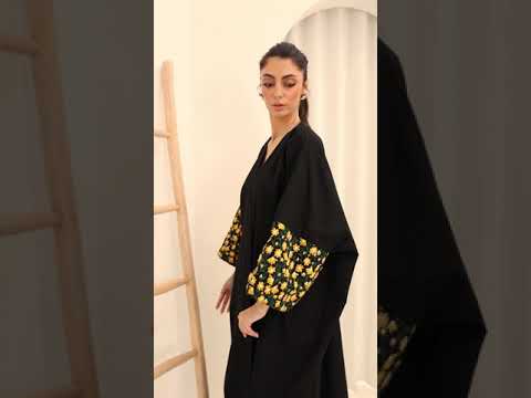 Semi mariposa linen abaya with embroidered daisy flowers cuff